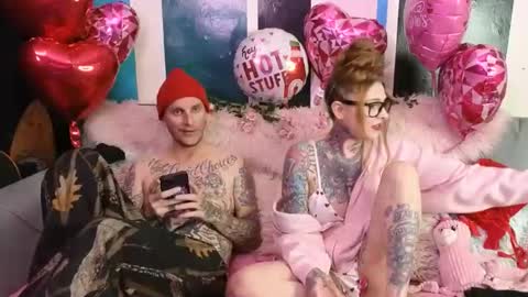 Snapshot of hotlunchxxx chatting on 02/15/26, 06:32 NEXT SHOW JAN 31 online show from 02/15/26, 06:32