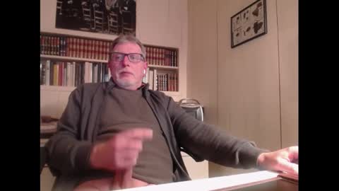 Snapshot of hotlux_54 chatting on 12/28/24, 10:34 hotlux_54 online show from 12/28/24, 10:34