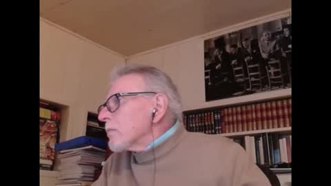 Snapshot of hotlux_54 chatting on 11/18/25, 09:19 hotlux_54 online show from 11/18/25, 09:19