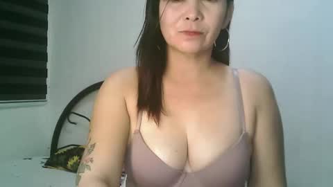 Snapshot of hotmamajen4u chatting on 03/24/26, 11:48 hotmamajen4u online show from 03/24/26, 11:48