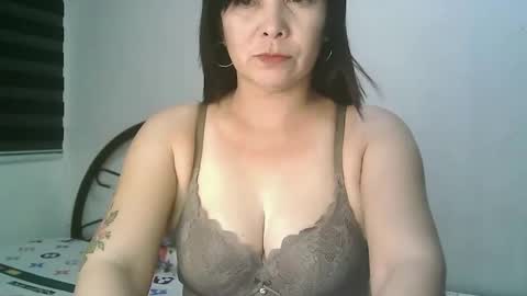 Snapshot of hotmamajen4u chatting on 04/13/26, 10:32 hotmamajen4u online show from 04/13/26, 10:32