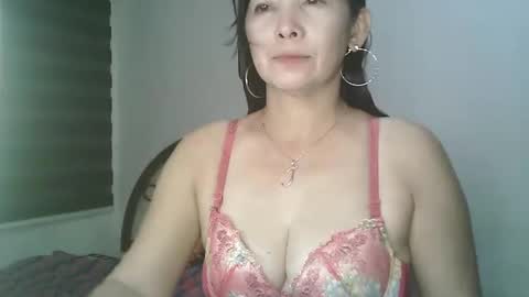 Snapshot of hotmamajen4u chatting on 05/11/26, 12:22 hotmamajen4u online show from 05/11/26, 12:22