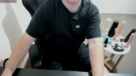 Snapshot of hotmelbguy20 chatting on 06/12/26, 03:44 Cum and play X online show from 06/12/26, 03:44