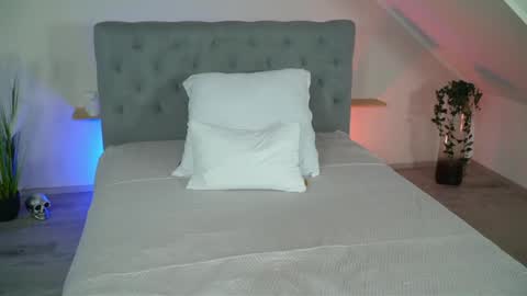 hotmilfbitch online show from 06/04/26, 07:42