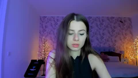 hotmolly_ online show from 03/22/26, 08:01