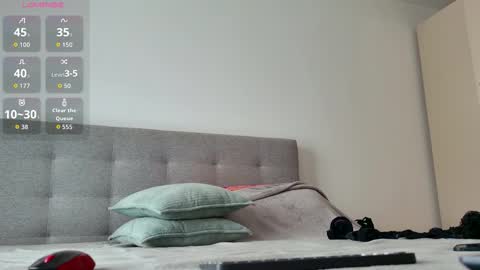 Snapshot of hotmompeach chatting on 02/01/26, 01:31 Anna- next on 1129 7pm CET online show from 02/01/26, 01:31