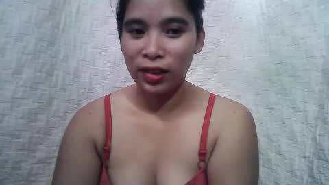Snapshot of hotmompinay30 chatting on 02/11/26, 11:32 flor online show from 02/11/26, 11:32