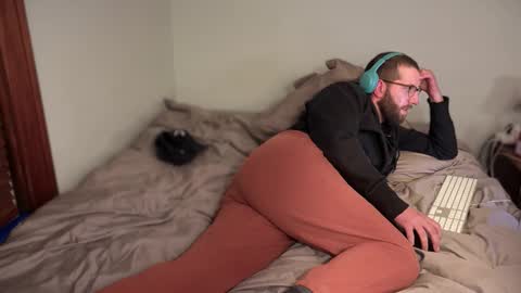 Snapshot of hotmplspunk chatting on 10/28/25, 07:23 Jared online show from 10/28/25, 07:23