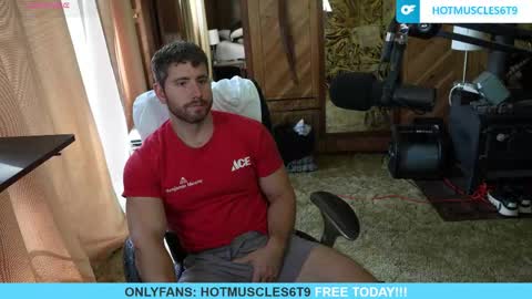Snapshot of hotmuscles6t9 chatting on 05/14/26, 03:30 hotmuscles6t9 online show from 05/14/26, 03:30
