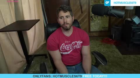 Snapshot of hotmuscles6t9 chatting on 05/18/26, 10:15 hotmuscles6t9 online show from 05/18/26, 10:15