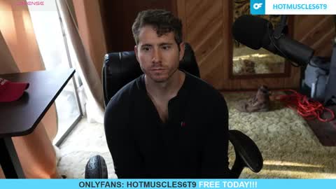 Snapshot of hotmuscles6t9 chatting on 06/03/26, 01:36 hotmuscles6t9 online show from 06/03/26, 01:36