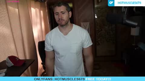 Snapshot of hotmuscles6t9 chatting on 06/10/26, 02:05 hotmuscles6t9 online show from 06/10/26, 02:05