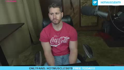 Snapshot of hotmuscles6t9 chatting on 06/14/26, 02:24 hotmuscles6t9 online show from 06/14/26, 02:24
