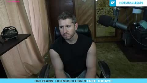 Snapshot of hotmuscles6t9 chatting on 06/17/26, 07:15 hotmuscles6t9 online show from 06/17/26, 07:15