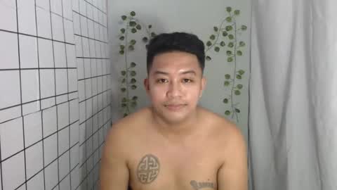 Snapshot of hotnielkhalifa chatting on 10/05/25, 01:42 neilkhalifa online show from 10/05/25, 01:42