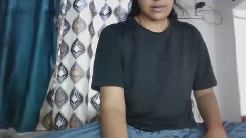 Snapshot of hotnsweetindian chatting on 10/27/25, 06:28 lola online show from 10/27/25, 06:28