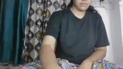 Snapshot of hotnsweetindian chatting on 11/02/25, 05:15 lola online show from 11/02/25, 05:15