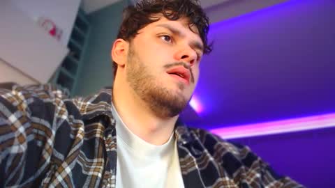 Snapshot of hotpolishsausage chatting on 12/04/25, 02:10 Jason online show from 12/04/25, 02:10