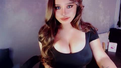 Snapshot of hotsexyhugetrans chatting on 09/11/25, 04:40 Marga Avery online show from 09/11/25, 04:40