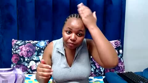 hotsmalltitsx online show from 06/17/26, 07:04