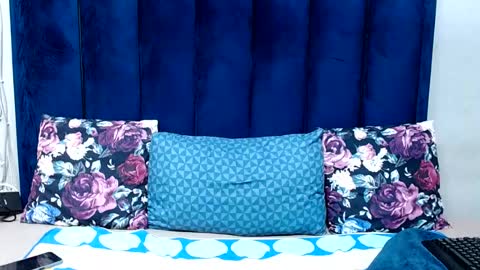 hotsmalltitsx online show from 06/19/26, 06:56