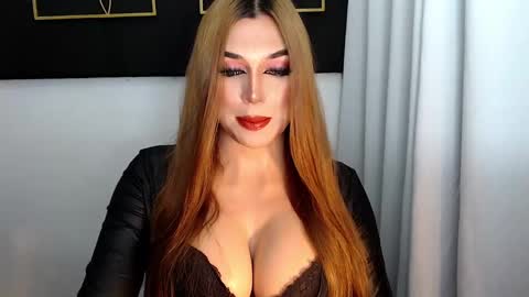 Snapshot of hotstellacumxxx chatting on 12/22/24, 06:17 STELLA online show from 12/22/24, 06:17