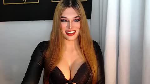 Snapshot of hotstellacumxxx chatting on 01/11/25, 04:27 STELLA online show from 01/11/25, 04:27