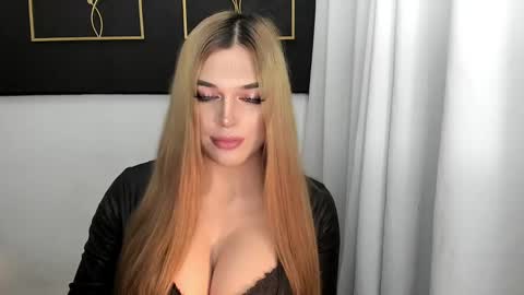 Snapshot of hotstellacumxxx chatting on 03/10/25, 12:04 STELLA online show from 03/10/25, 12:04