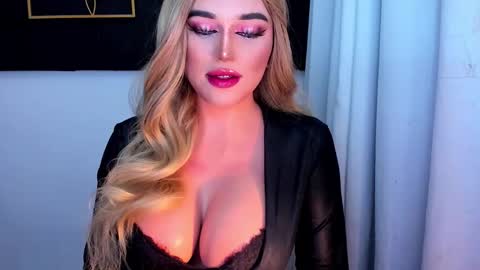 Snapshot of hotstellacumxxx chatting on 03/07/26, 08:00 STELLA online show from 03/07/26, 08:00