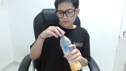 hott_cute69 online show from 11/19/25, 09:31