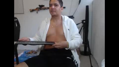 Snapshot of hott_mexican chatting on 12/01/25, 07:19 YAYO online show from 12/01/25, 07:19