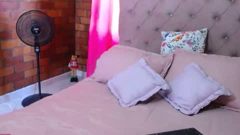 Snapshot of hottasttywoman chatting on 11/25/25, 07:36 victorya karolyna online show from 11/25/25, 07:36