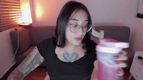 Snapshot of hottbee3645 chatting on 01/11/26, 10:37 hottbee3645 online show from 01/11/26, 10:37