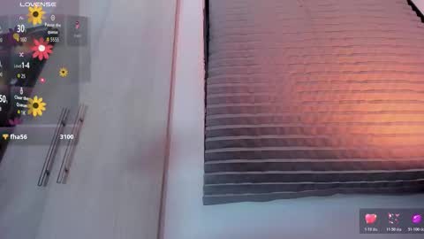 Snapshot of hottbee3645 chatting on 02/18/26, 10:17 hottbee3645 online show from 02/18/26, 10:17