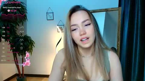 Snapshot of hottease_pvt chatting on 12/04/24, 11:19 hello Im Eva online show from 12/04/24, 11:19