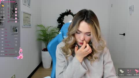 Snapshot of hottease_pvt chatting on 12/13/24, 08:51 hello Im Eva online show from 12/13/24, 08:51