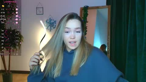 Snapshot of hottease_pvt chatting on 01/03/25, 11:35 hello Im Eva online show from 01/03/25, 11:35