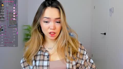 Snapshot of hottease_pvt chatting on 01/08/25, 02:14 hello Im Eva online show from 01/08/25, 02:14