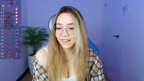 Snapshot of hottease_pvt chatting on 02/05/25, 01:47 hello Im Eva online show from 02/05/25, 01:47