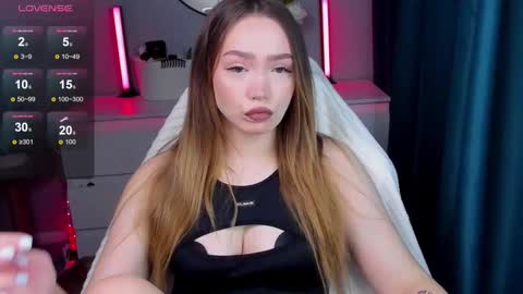 Snapshot of hottease_pvt chatting on 10/03/25, 12:13 hello Im Eva online show from 10/03/25, 12:13