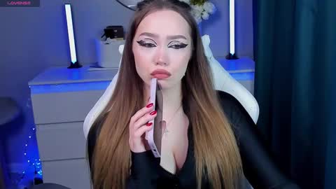 Snapshot of hottease_pvt chatting on 11/07/25, 02:39 hello Im Eva online show from 11/07/25, 02:39