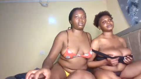 Snapshot of hottie_amor chatting on 09/19/25, 07:54 AMOR online show from 09/19/25, 07:54
