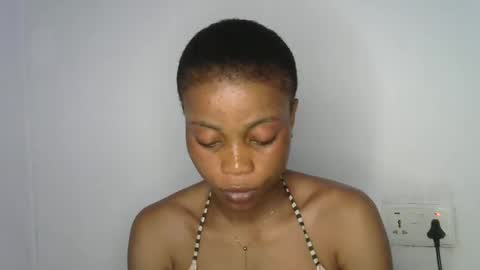 Snapshot of hottie_baddie14 chatting on 04/19/26, 12:00 hottie baddie14 online show from 04/19/26, 12:00