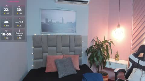 Snapshot of hottie_mine_ chatting on 12/30/24, 07:53 2pm - 9pm GMT-5 online show from 12/30/24, 07:53