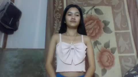 Snapshot of hottie_ptite chatting on 12/01/25, 08:30 hottie_ptite online show from 12/01/25, 08:30