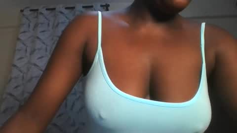 Snapshot of hottie_vera chatting on 05/15/26, 09:00 vera online show from 05/15/26, 09:00
