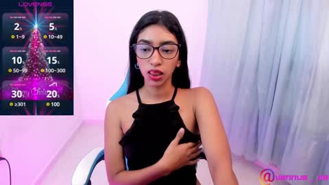 Snapshot of hottie_veronica chatting on 01/03/25, 07:18 Veronica independent model online show from 01/03/25, 07:18