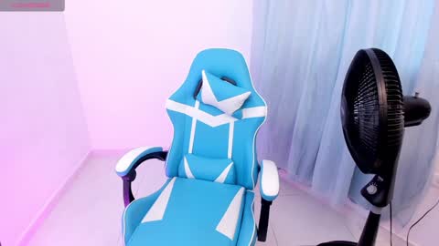 Snapshot of hottie_veronica chatting on 01/21/25, 03:21 Veronica independent model online show from 01/21/25, 03:21