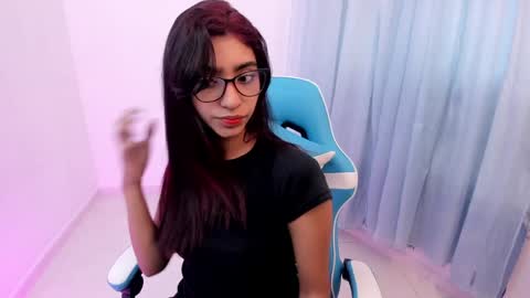 Snapshot of hottie_veronica chatting on 02/07/25, 02:47 Veronica independent model online show from 02/07/25, 02:47