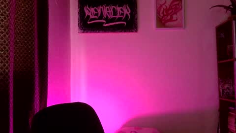 Snapshot of hottietat4u chatting on 02/14/25, 03:58 Tat online show from 02/14/25, 03:58